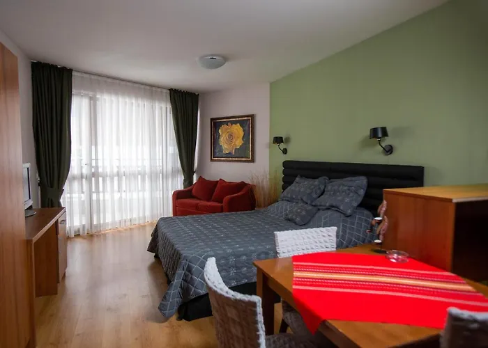 Pirin Place Apartmanhotel 3*