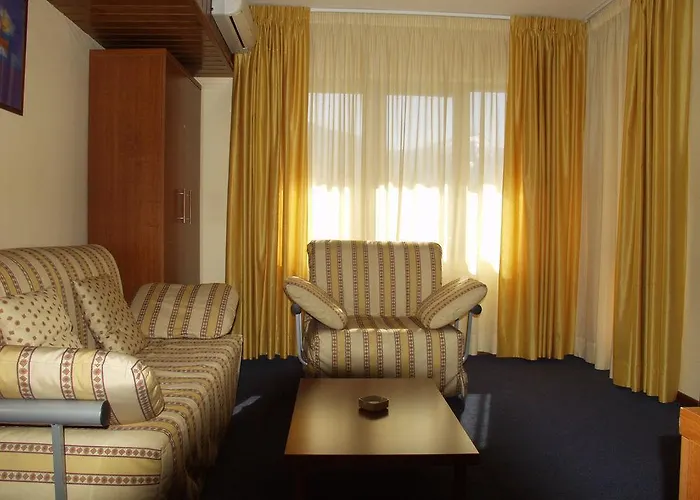 Pirin Place Apartmanhotel 3*